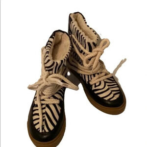 Bumper NAKIA Faux Fur Zebra Print Lined Slipper Boot Bootie Size 6 or 6.5 Left